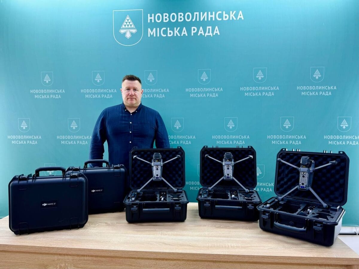 Підтримка армії триває: Нововолинськ передає квадрокоптери військовим