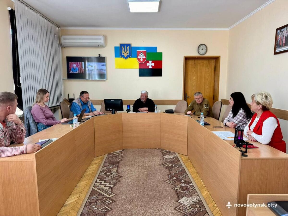 Підготовка до позачергової 45-ї сесії Нововолинської міської ради: депутати працювали в комісіях