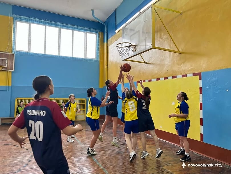 Подвійна перемога нововолинських баскетболісток на обласному етапі шкільної ліги