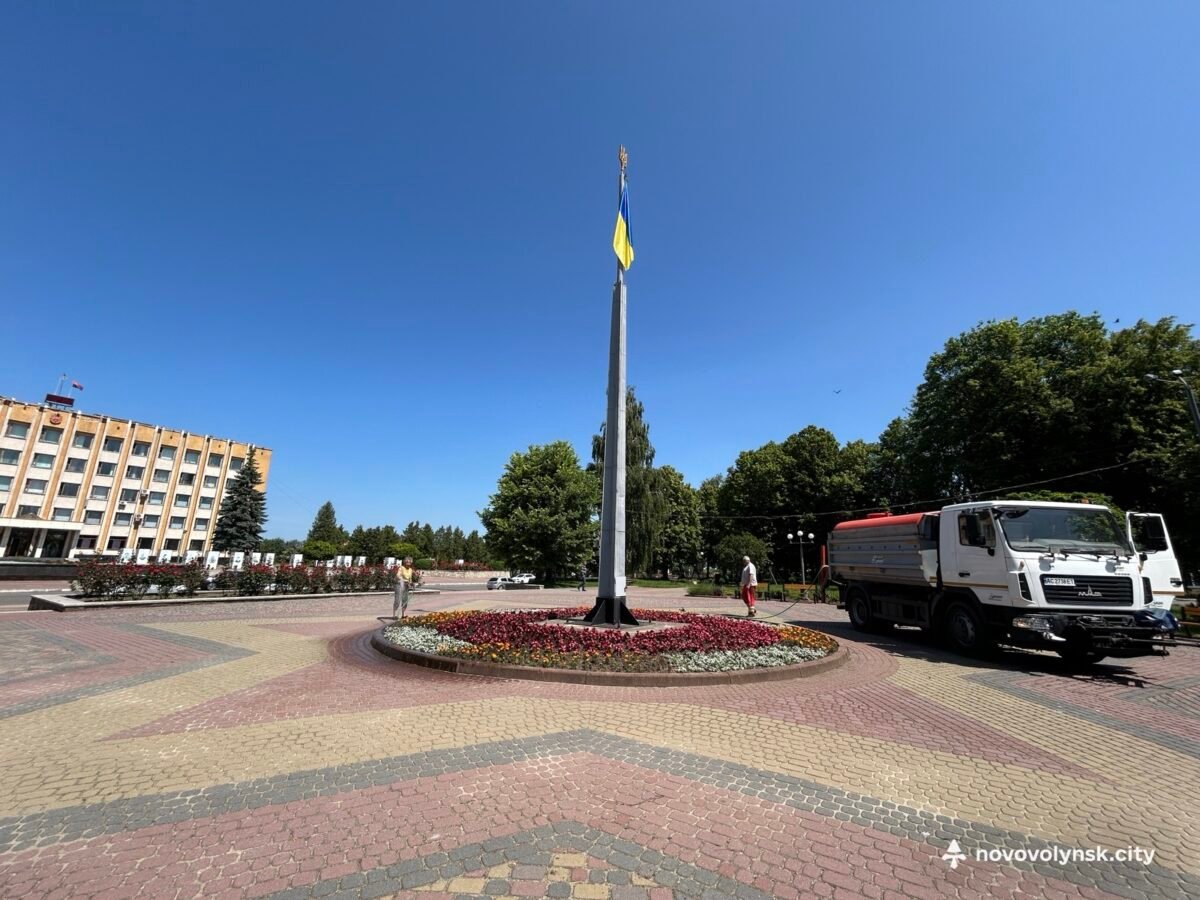 Секрети квітучого міста: як працівниці ВУКГ щодня дбають про тисячі рослин
