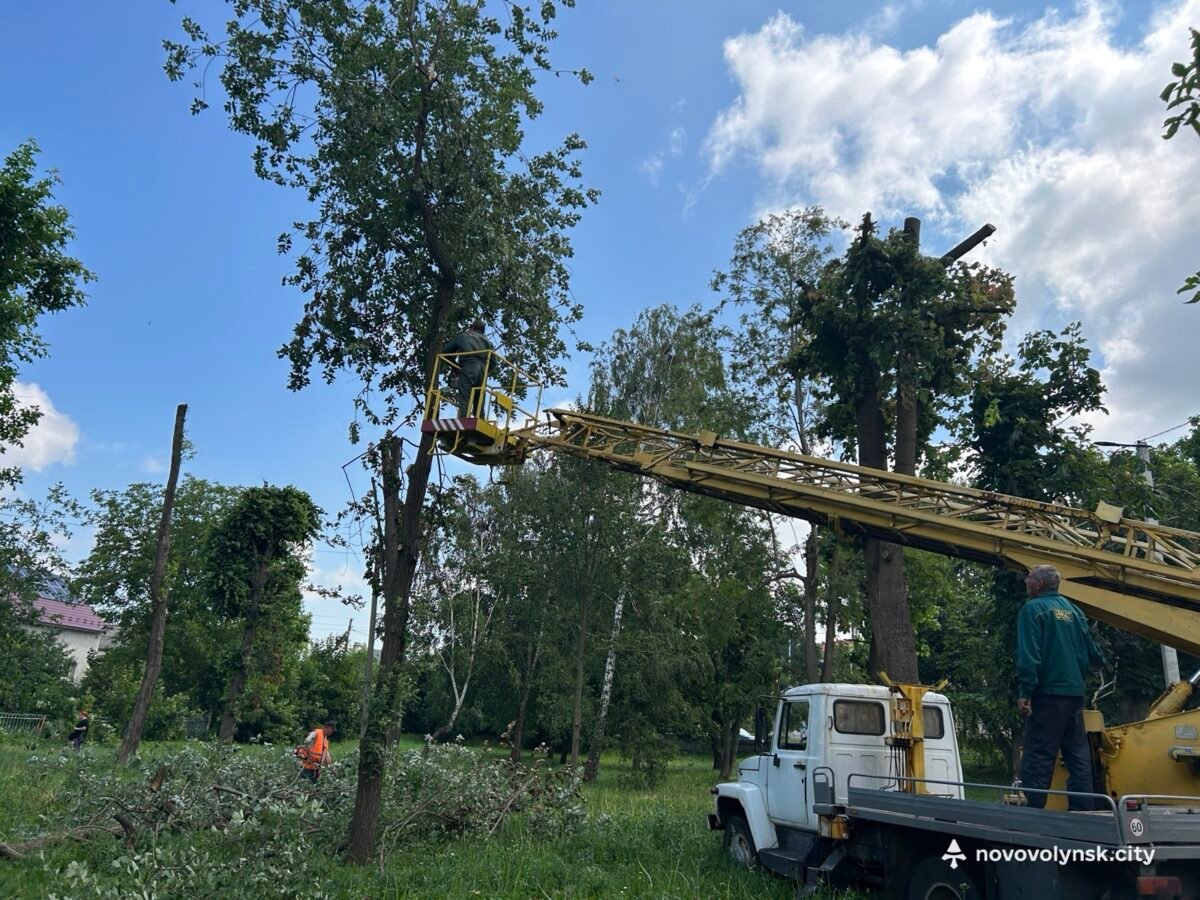 Негода змінила плани: ВУКГ ліквідовує наслідки буревію