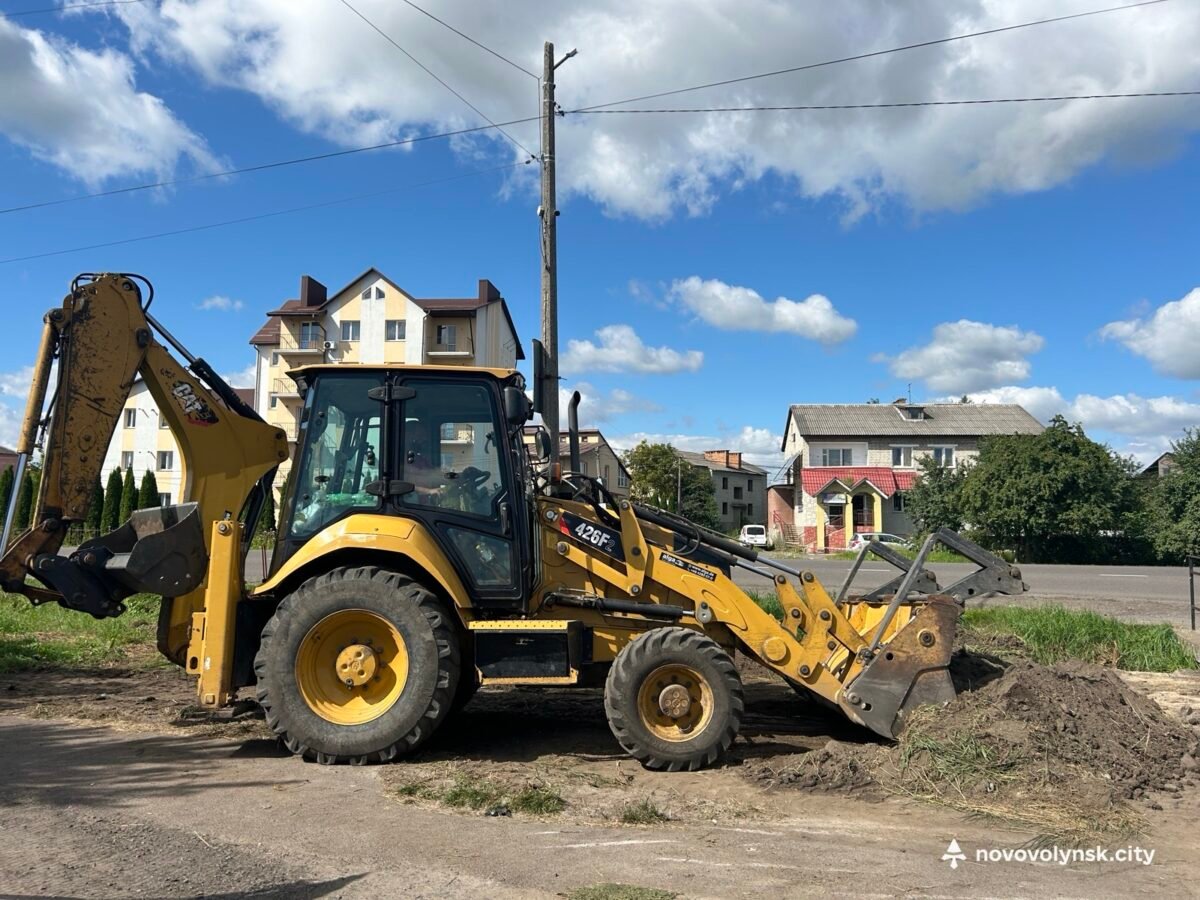 У Нововолинську очищають ливневу систему