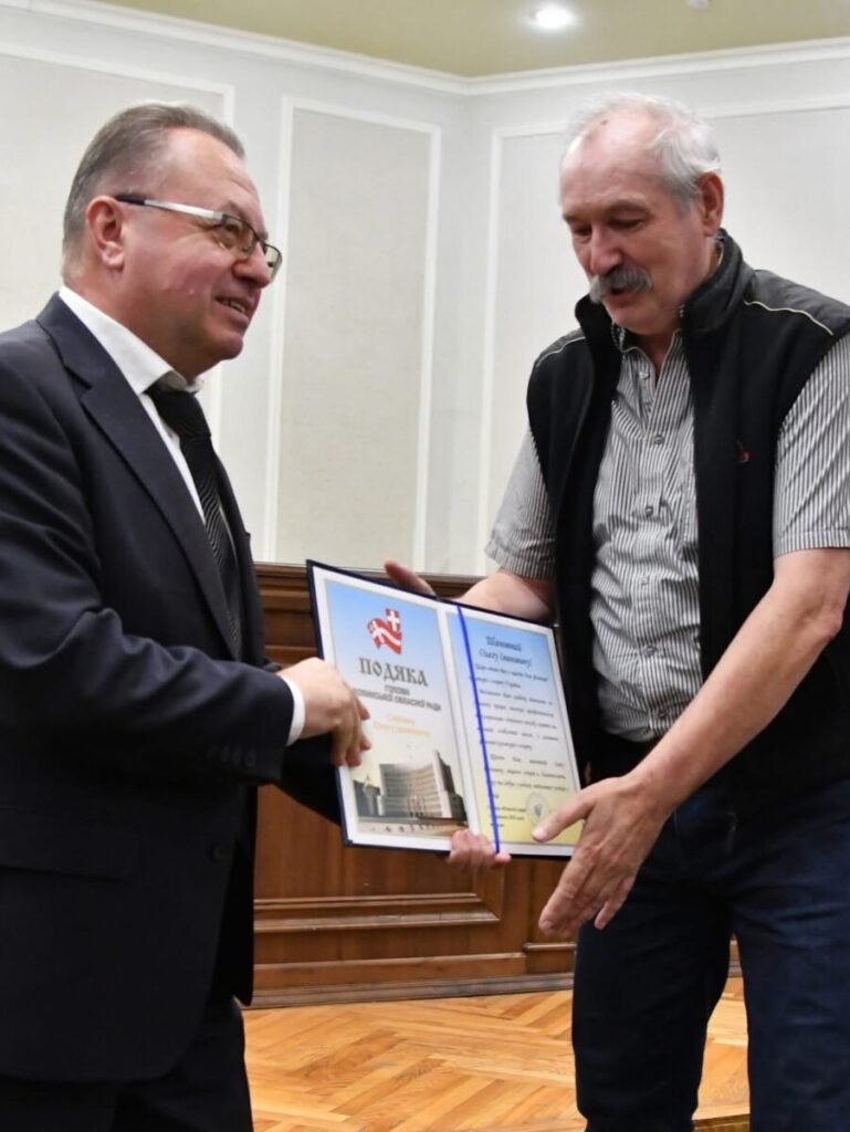 Нововолинські освітяни отримали відзнаки до Дня фізичної культури і спорту