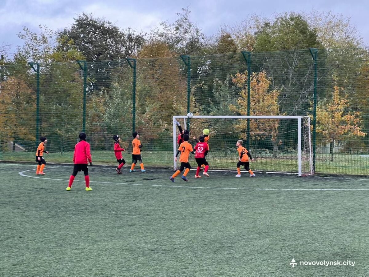 У Нововолинську зіграли матчі 1/8 фіналу Чемпіонату ДЮФЛ Волині (U-10)