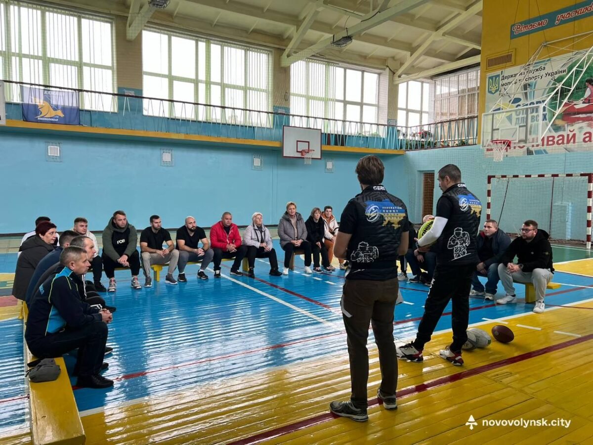 Нововолинські педагоги готуються до старту змагань «Пліч-о-пліч» з регбі-5