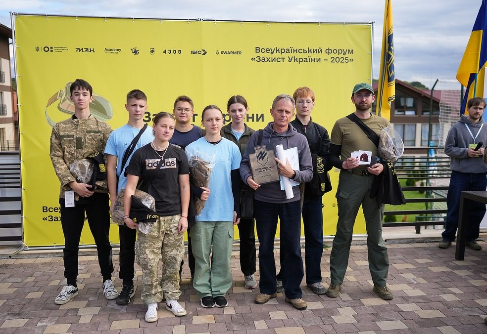 Нововолинські старшокласники увійшли до топ-3 найсильніших команд України на форумі «Захист України – 2025»