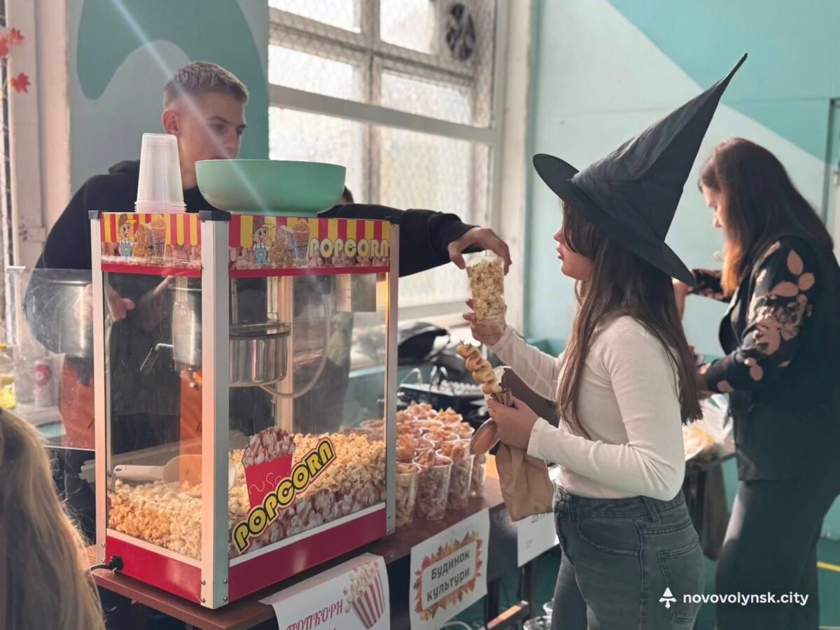 Учні та батьки Нововолинського ліцею №9 зібрали 90 тисяч гривень для ЗСУ