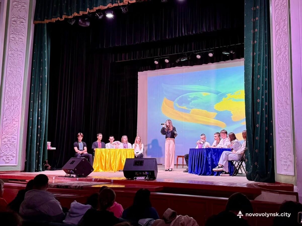 «Україна в серці»: ліцеїсти Нововолинська взяли участь у тематично-розважальному заході