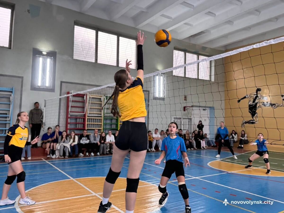 «Пліч-о-пліч»: дівчата наукового ліцею та хлопці ліцею №2 — переможці міського етапу волейбольних змагань