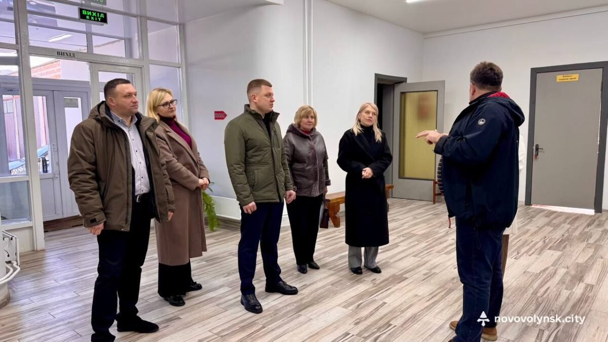 Заклади освіти Нововолинська відвідали представники Волинської ОДА