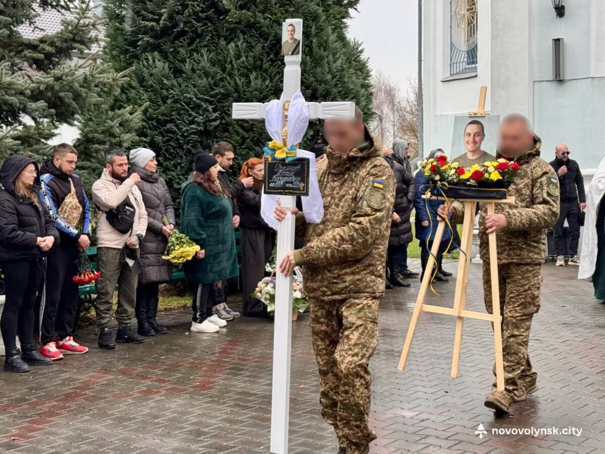 Нововолинська громада назавжди попрощалася з Героєм Артемом Румянцевим