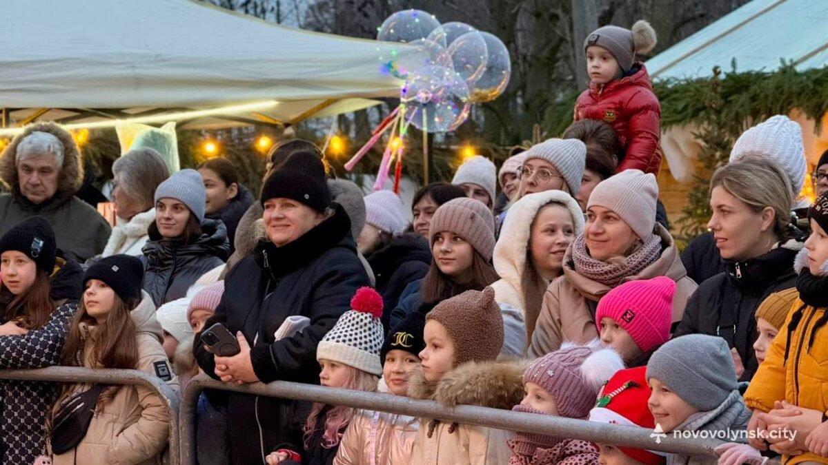 «Йде у гості Миколай»: у Різдвяному містечку провели дитяче свято