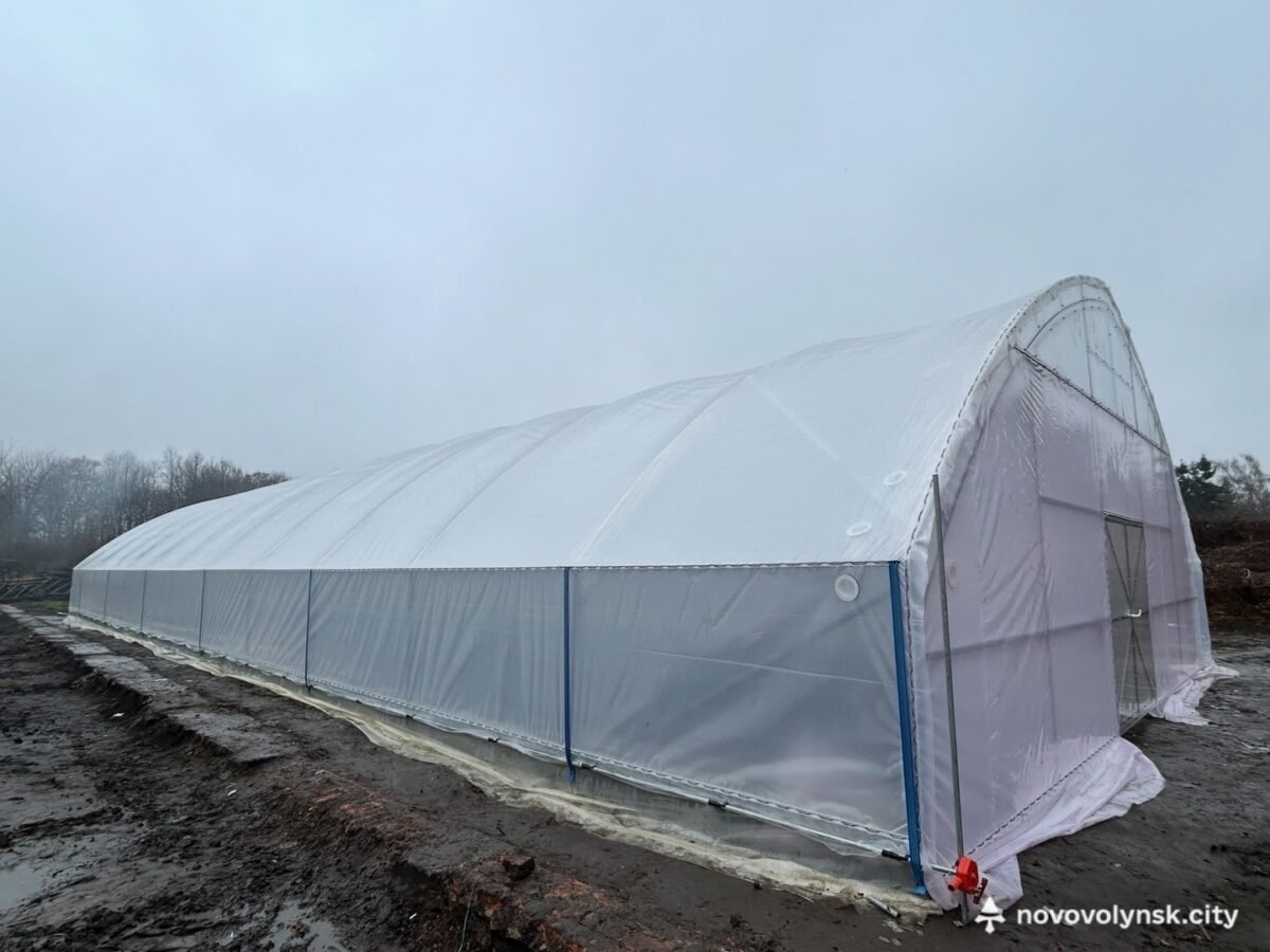 У ВУКГ завершується монтаж нової тепличної конструкції для вирощування розсади