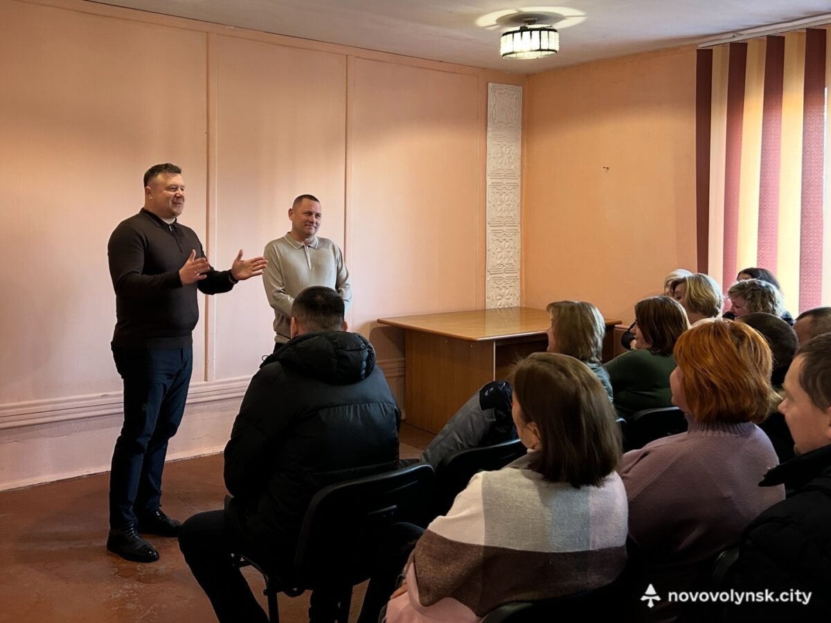 Понад 150 фахівців щодня дбають про комфорт і порядок у Нововолинській громаді