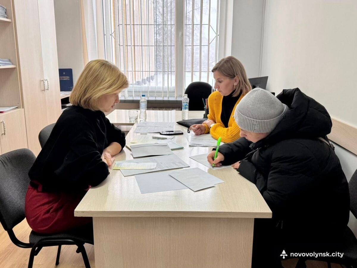 Питання прав і підтримки: у Нововолинську приймала громадян представниця Уповноваженого з прав людини