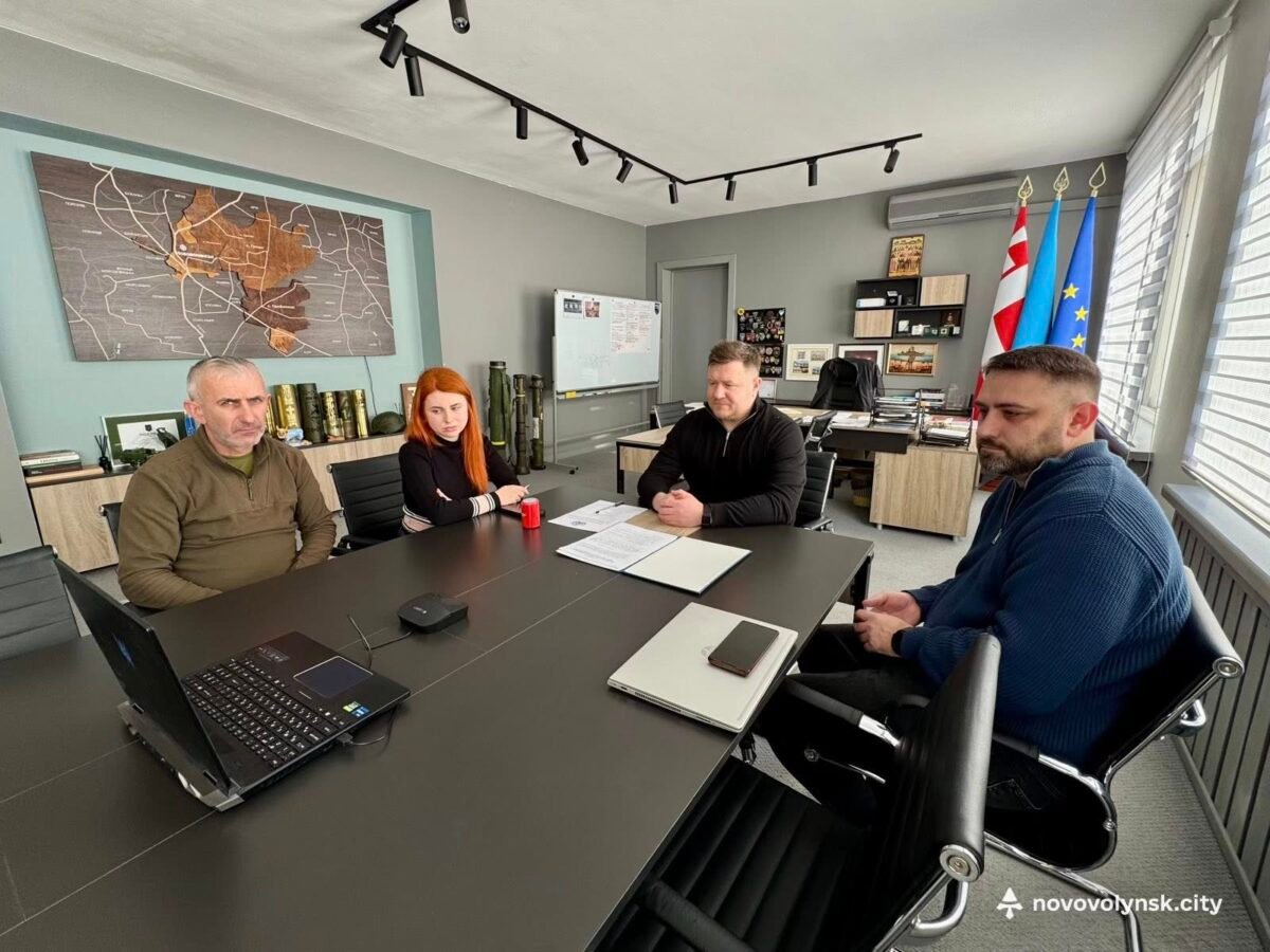 Безкоштовні онлайн-курси для ветеранів та ВПО: Нововолинськ підписав меморандум з Національним транспортним університетом