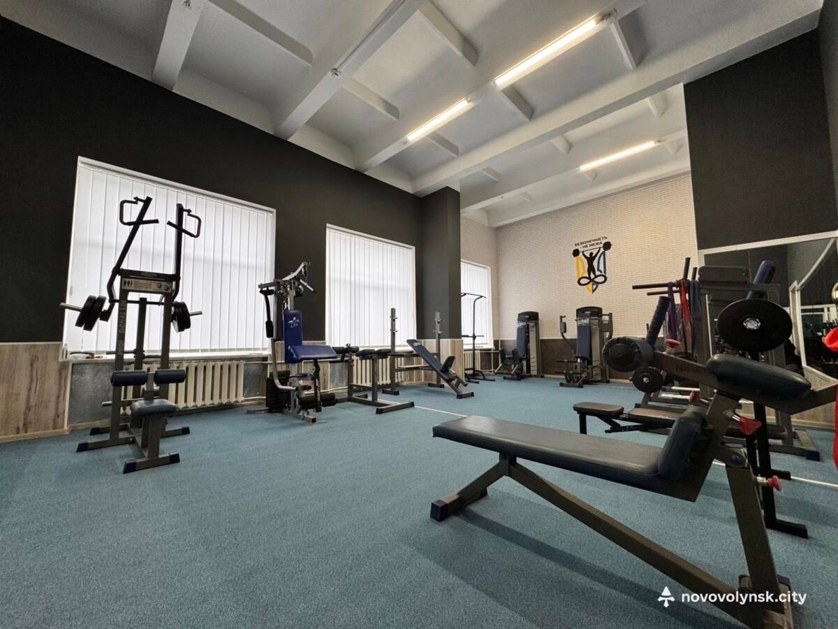 У ліцеї №8 відкрили сучасну тренажерну залу: займатимуться і школярі, і ветерани