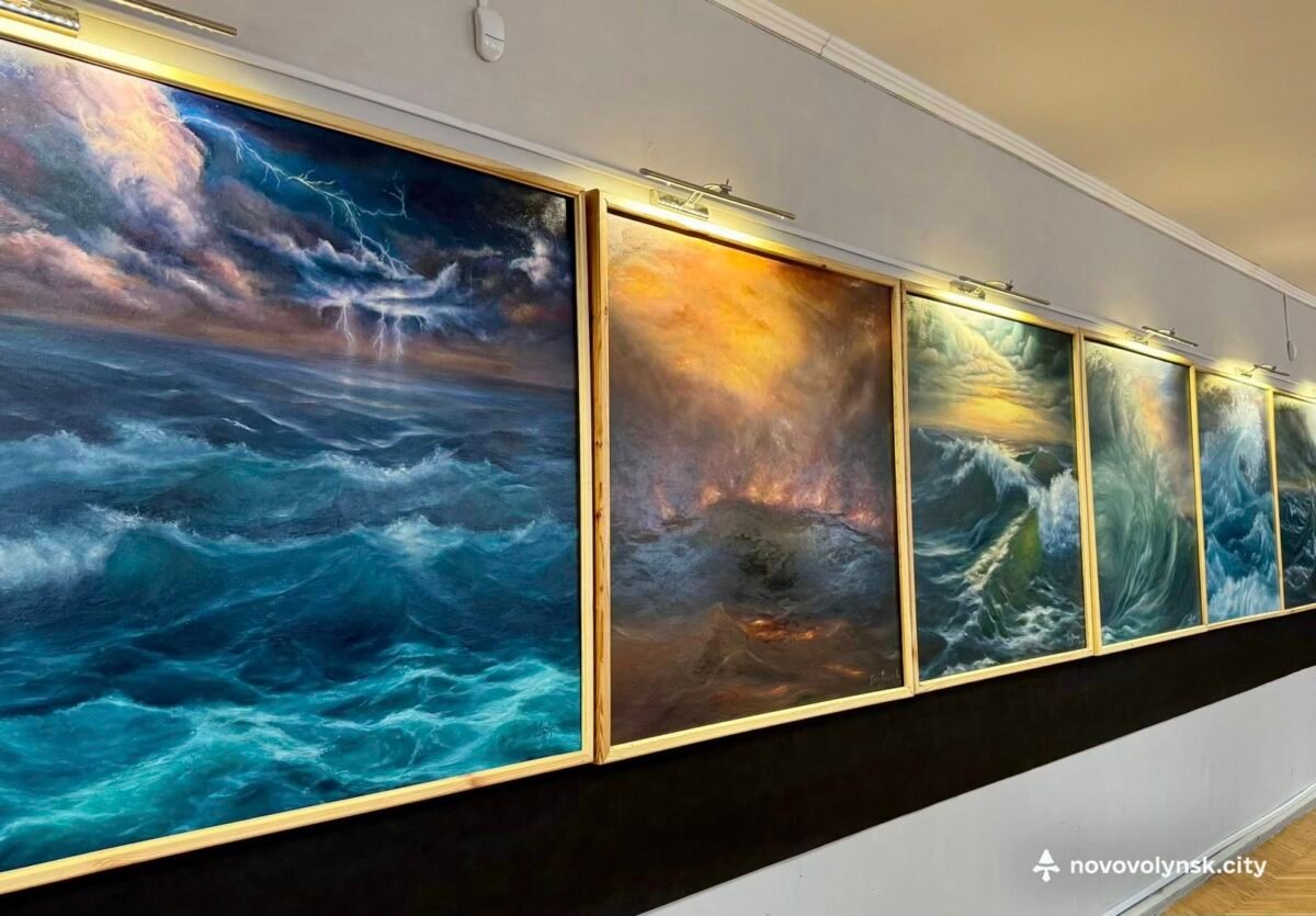 У Нововолинську презентували нову виставку картин Ольги Русинчук