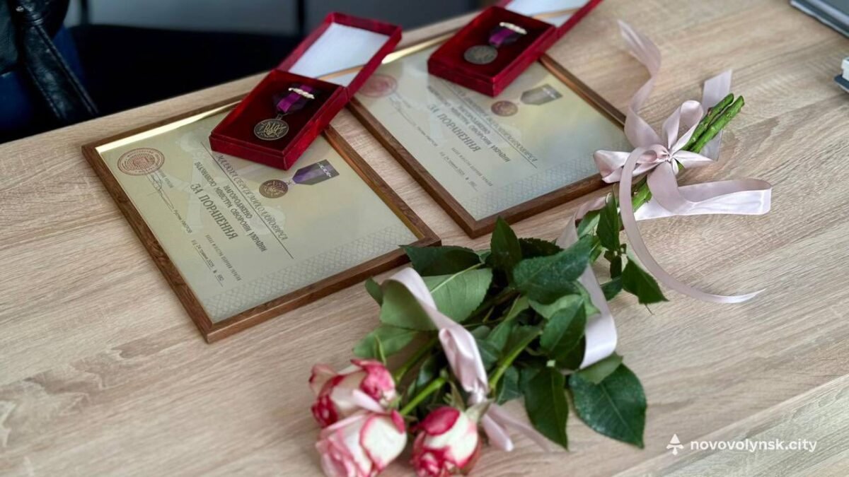 Героям з Нововолинської громади вручили відзнаки та подяки